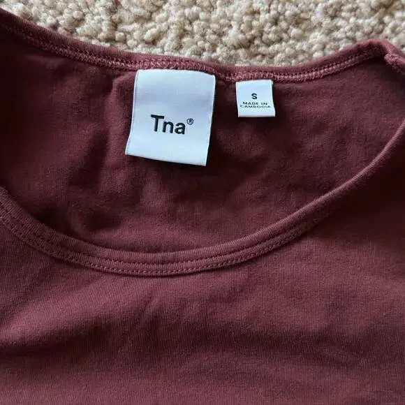 Aritzia TNA Chill Malibu Ruched Crop Top - Picture 2 of 2